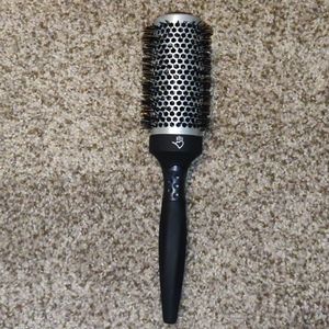 Sam Villa round brush